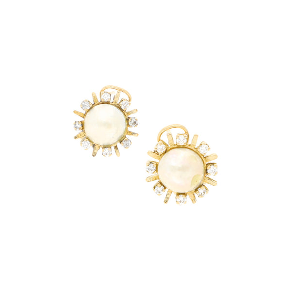 Aretes diseño especial con perlas y circonias en oro amarillo 18 kilates.