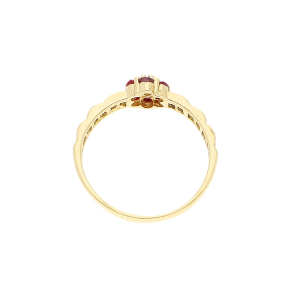 Anillo diseño especial motivo flor con rubies y circonias en oro amarillo 14 kilates.