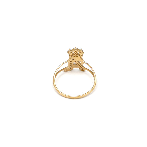 Anillo diseño especial motivo letra A coronada con circonias en oro amarillo 14 kilates.