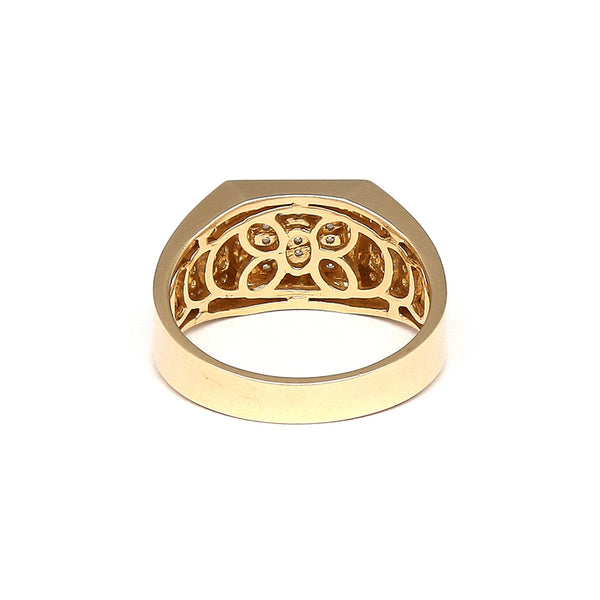 Anillo diseño especial con circonias en oro amarillo 14 kilates.