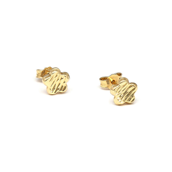 Aretes labrados motivo flor en oro amarillo 14 kilates.