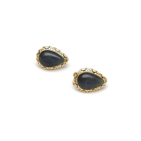 Aretes calados con ojo de tigre black en oro amarillo 14 kilates.