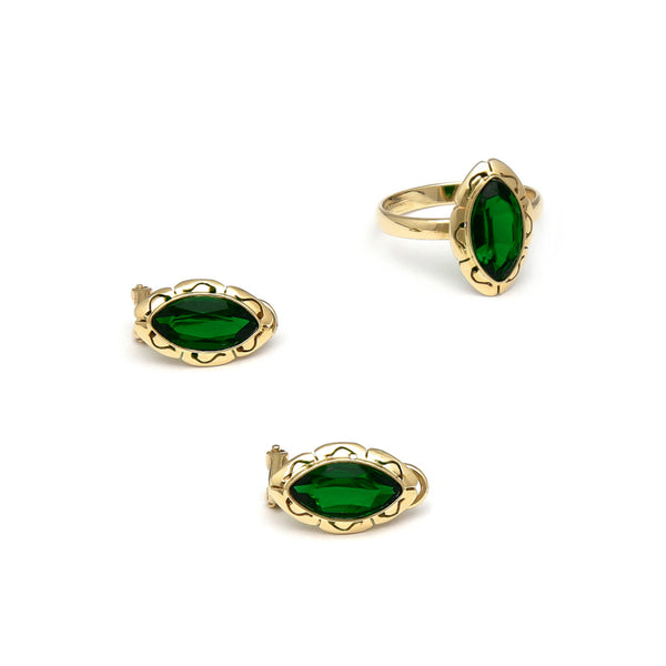 Juego de anillo y aretes calados con verde almendra en oro amarillo 14 kilates.