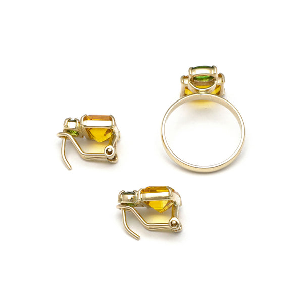 Juego de anillo y aretes diseño especial con citrinos y peridotos en oro amarillo 14 kilates.