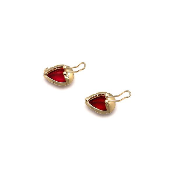 Aretes calados con rubies en oro amarillo 14 kilates.