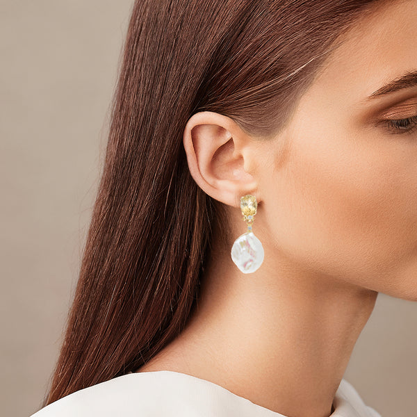 Aretes diseño especial con perlas, citrinos y circonias en oro amarillo 14 kilates.