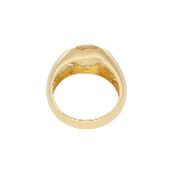 Anillo diseño especial con sintético en oro amarillo 18 kilates.