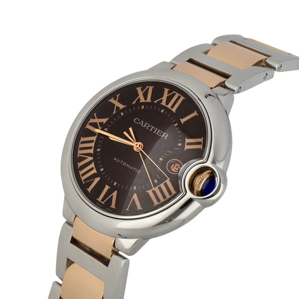 Reloj Cartier para caballero modelo Ballon Bleu vistas en oro rosa 18 kilates.