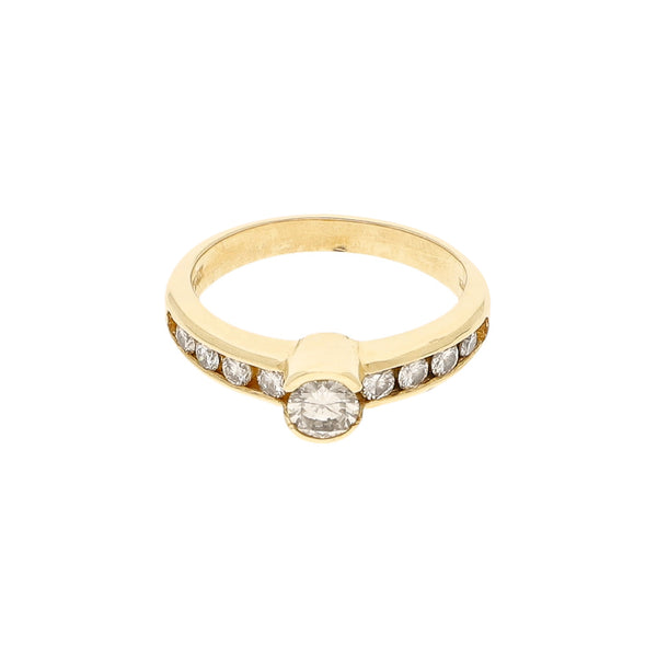 Anillo diseño especial con diamantes en oro amarillo 14 kilates.