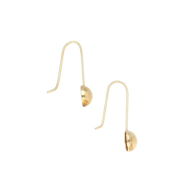 Aretes estilizados motivo media esfera en oro amarillo 14 kilates.