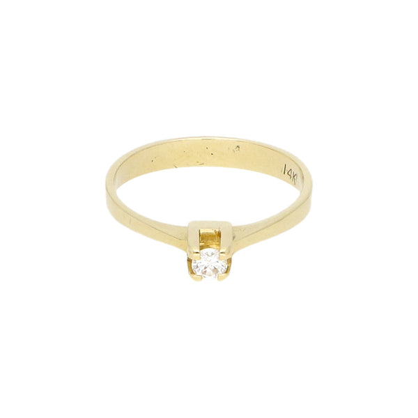 Anillo de compromiso con diamante en oro amarillo 14 kilates.