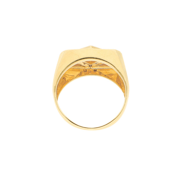 Anillo calado con diamantes en oro amarillo 18 kilates.