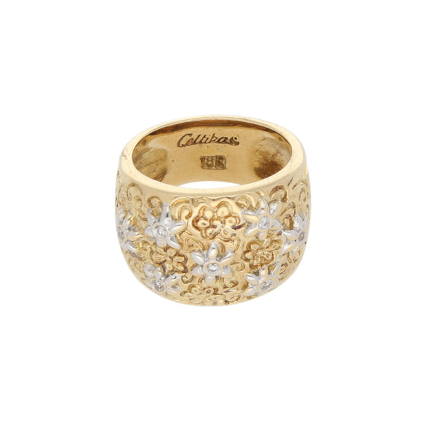 Anillo barroco con diamantes en oro amarillo 18 kilates.