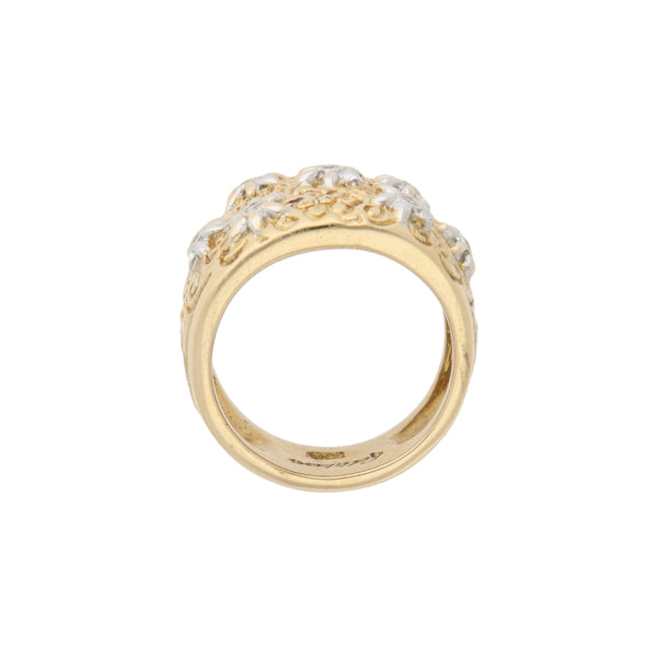 Anillo barroco con diamantes en oro amarillo 18 kilates.