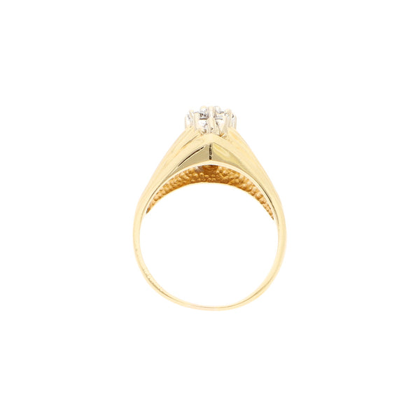 Anillo diseño especial con diamantes en oro amarillo 14 kilates.