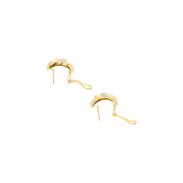 Aretes diseño especial con diamantes en oro amarillo 18 kilates.