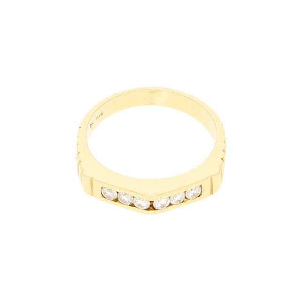 Anillo acanalado con diamantes en oro amarillo 14 kilates.