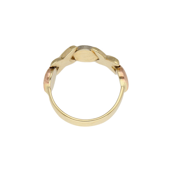 Anillo diseño especial motivo XOXO en oro amarillo 14 kilates.