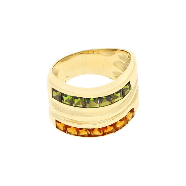 Anillo diseño especial con sintéticos en oro amarillo 18 kilates.