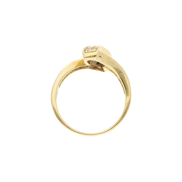 Anillo estilizado con diamantes en oro amarillo 14 kilates.