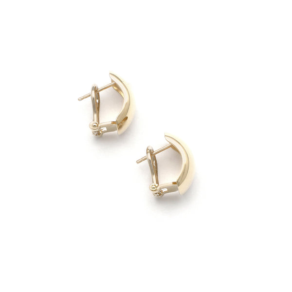 Aretes lisos en oro amarillo 14 kilates.