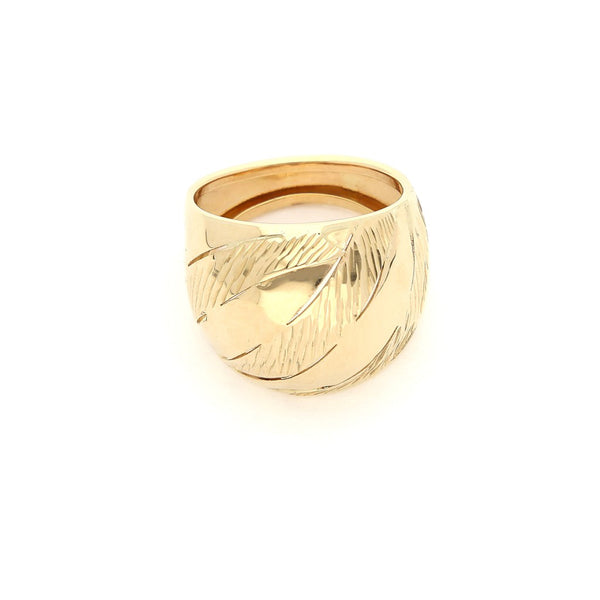 Anillo labrado en oro amarillo 14 kilates.