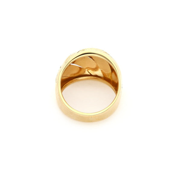 Anillo labrado en oro amarillo 14 kilates.