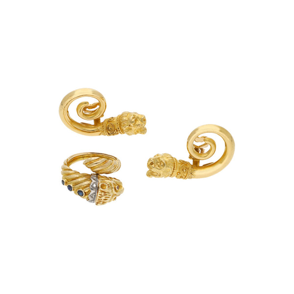 Juego de anillo y aretes diseño especial motivo felinos con diamantes y sinteticos en oro amarillo 18 kilates.