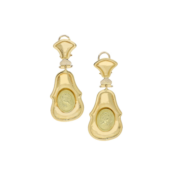 Aretes Articulados con colgantes motivo dama en oro amarillo 18 kilates.