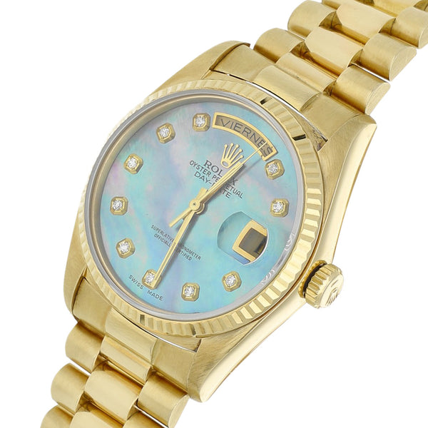 Reloj Rolex para caballero modelo Oyster Perpetual Day-Date en oro amarillo 18 kilates.