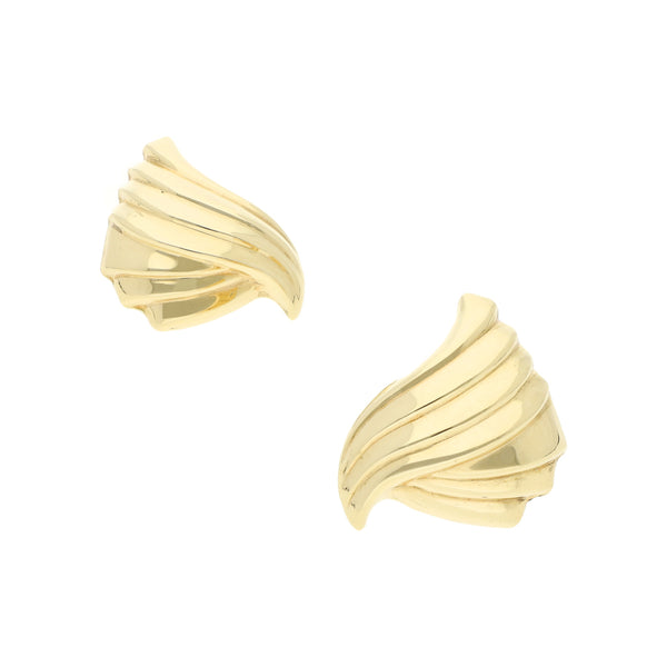 Aretes diseño especial en oro amarillo 14 kilates.