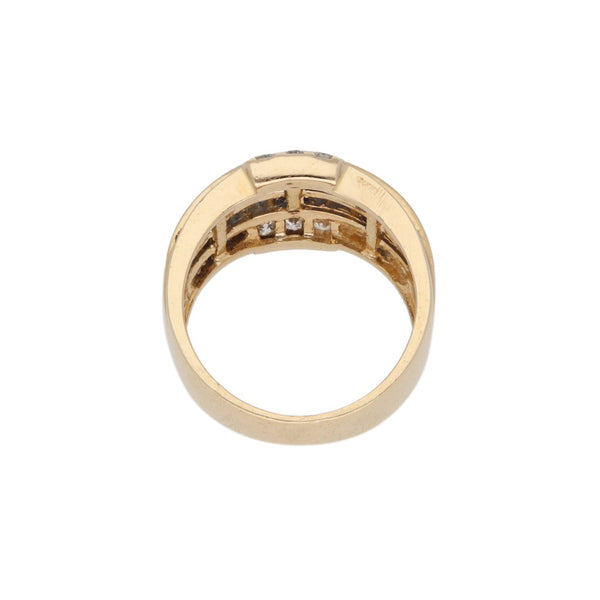 Anillo acanalado con diamantes y zafiros en oro amarillo 18 kilates.