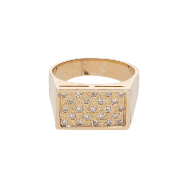 Anillo tipo sello con diamantes en oro amarillo 14 kilates.