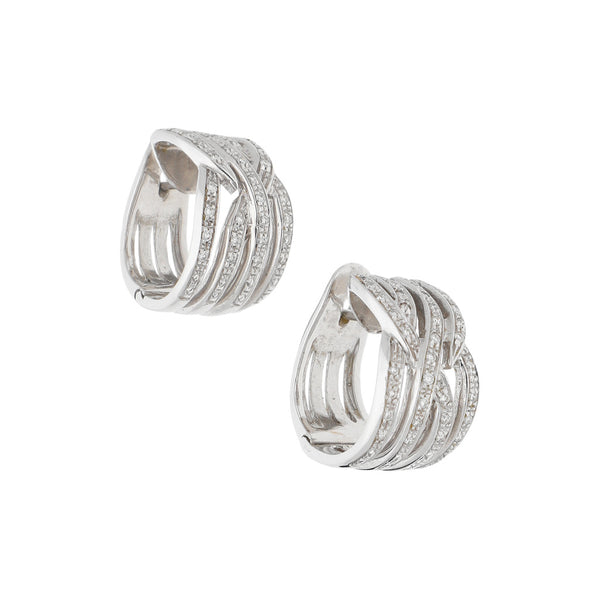 Aretes trenzados con diamantes en oro blanco 18 kilates.