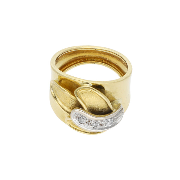 Anillo diseño especial con plata y circonias en oro amarillo 18 kilates.