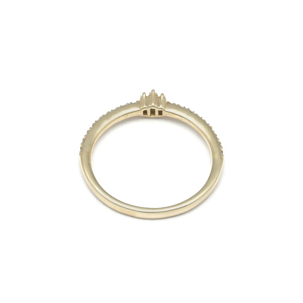 Anillo de compromiso con diamantes en oro amarillo 14 kilates.