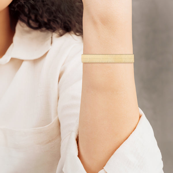 Pulsera eslabón planchado en oro amarillo 14 kilates.