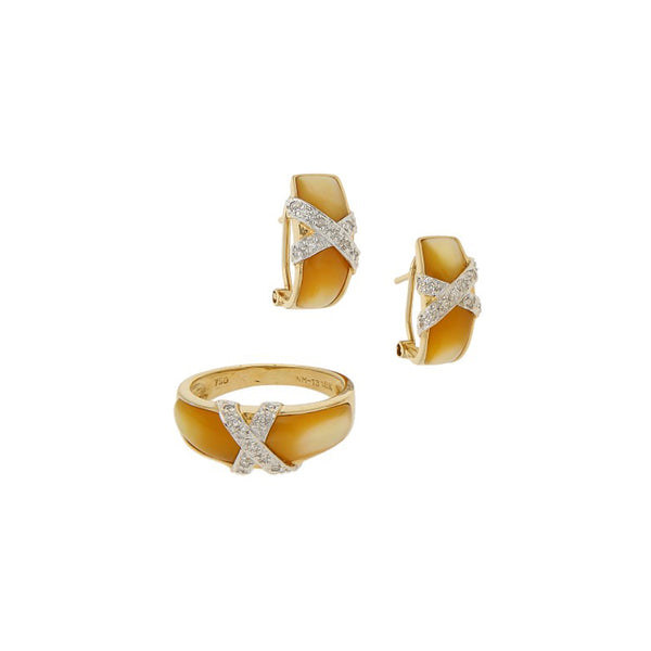 Juego de anillo y aretes diseño especial con sintéticos y diamantes en oro amarillo 18 kilates.