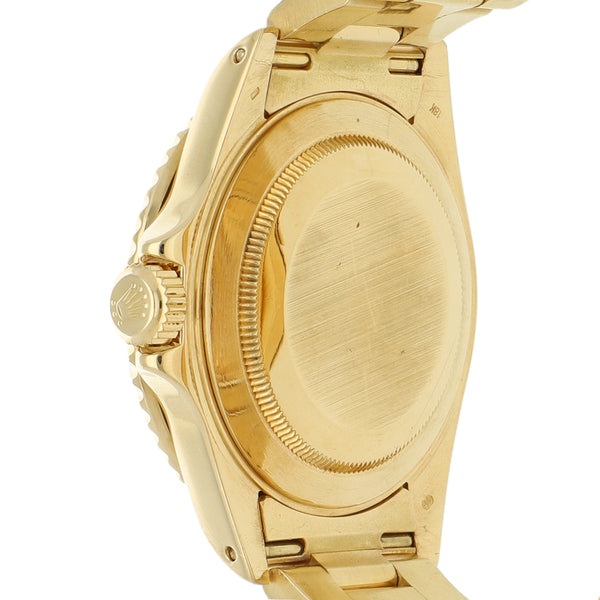 Reloj Rolex para caballero modelo Oyster Perpetual Date Submariner en oro amarillo 18 kilates.