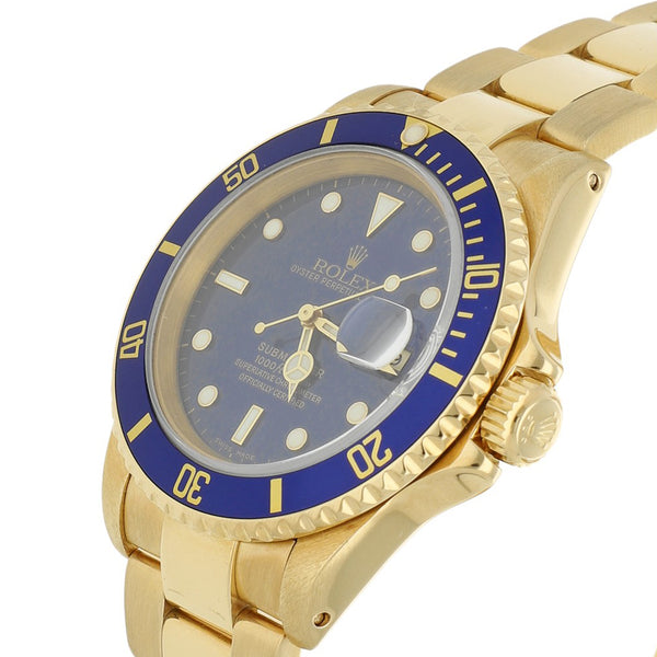 Reloj Rolex para caballero modelo Oyster Perpetual Date Submariner en oro amarillo 18 kilates.