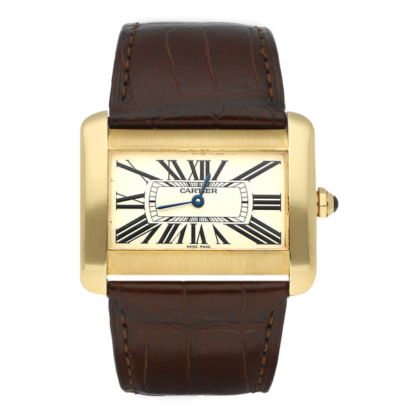 Reloj Cartier para caballero modelo Tank Divan caja, bisel y hebilla en oro amarillo 18 kilates.