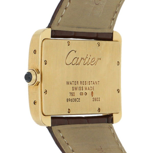 Reloj Cartier para caballero modelo Tank Divan caja, bisel y hebilla en oro amarillo 18 kilates.