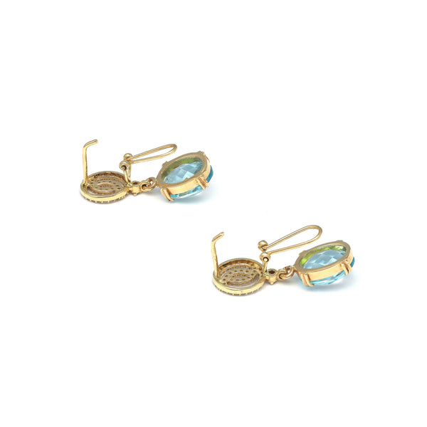 Aretes diseño especial con Sky blue y sintéticos en oro amarillo 14 kilates.