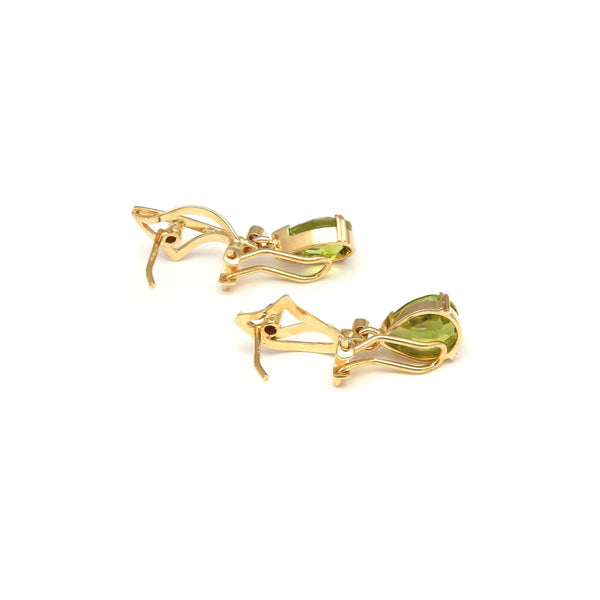 Juego de anillo y aretes diseño especial con diamantes y peridotos en oro amarillo 14 kilates.