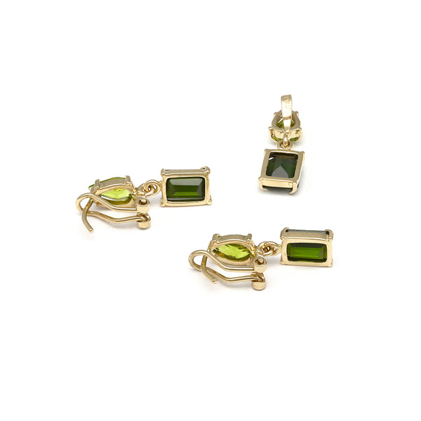 Juego de aretes y dije diseño especial con peridotos y turmalinas en oro amarillo 14 kilates.