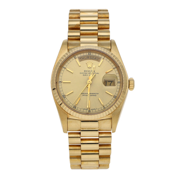 Reloj Rolex para caballero modelo Oyster Perpetual Day-Date en oro amarillo 18 kilates.