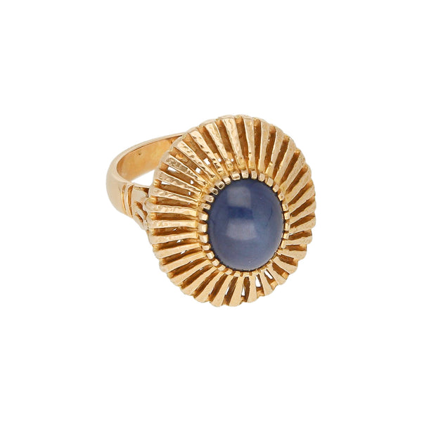 Anillo calado con zafiro estrella en oro amarillo 14 kilates.