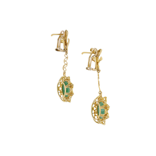 Aretes calados con jade en oro amarillo 16 kilates.