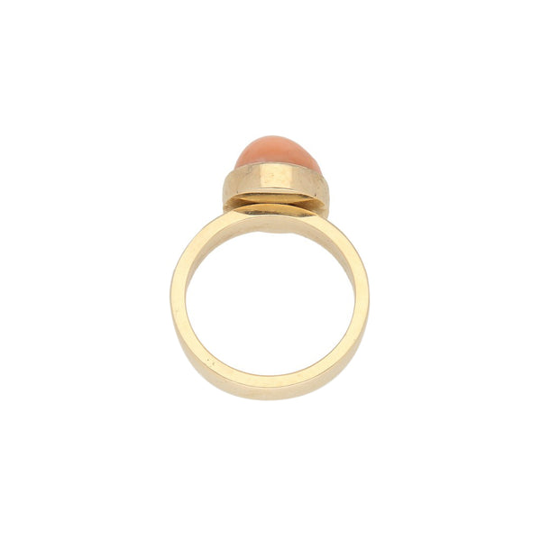 Anillo diseño especial con coral en oro amarillo 14 kilates.