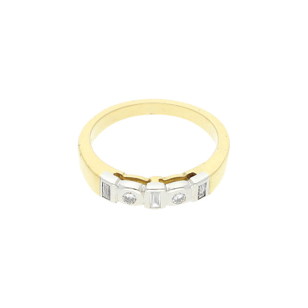 Anillo diseño especial con diamantes en oro amarillo 18 kilates